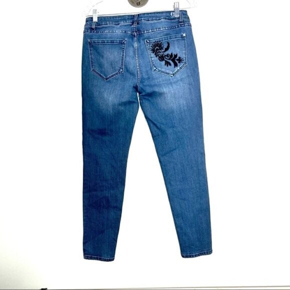 Kensie Jeans with Flower  Embroider Skinny Jeans Size 8 - Picture 3 of 11